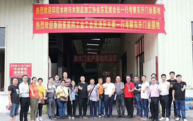 橡木門工廠 橡木門工廠