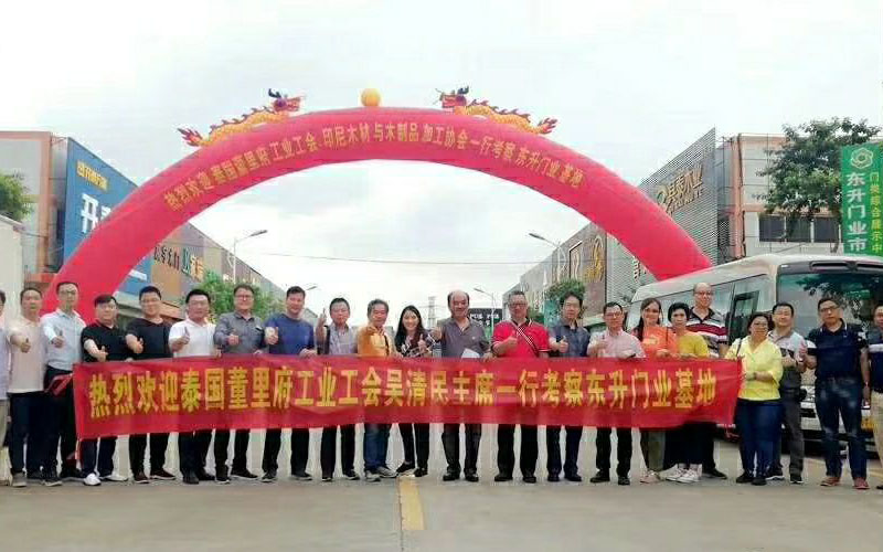 橡木門工廠 橡木門工廠