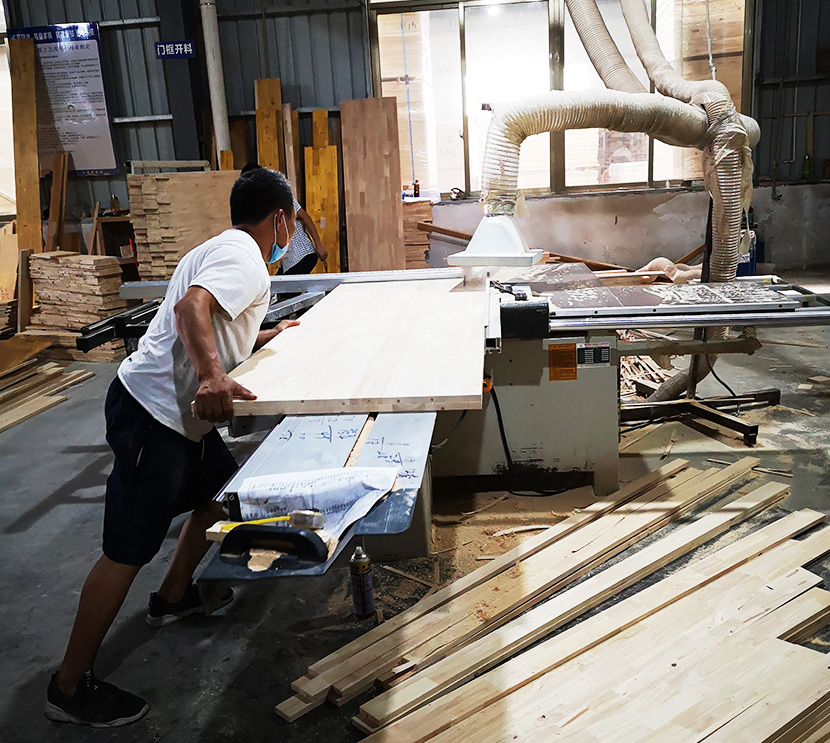 實木門廠家-門扇裁切 實木門廠家-門扇裁切