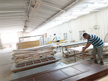 冠木源廠家時(shí)尚簡(jiǎn)約臥室實(shí)木門，家用免漆生態(tài)門